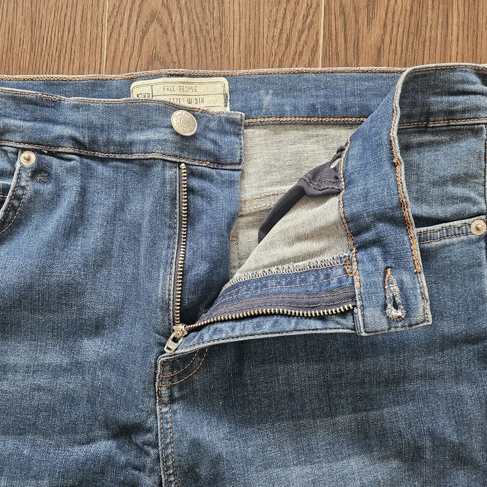 Free People Shark Bite Distressed High Rise Skinny Jeans Size 31R - Picture 4 of 10
